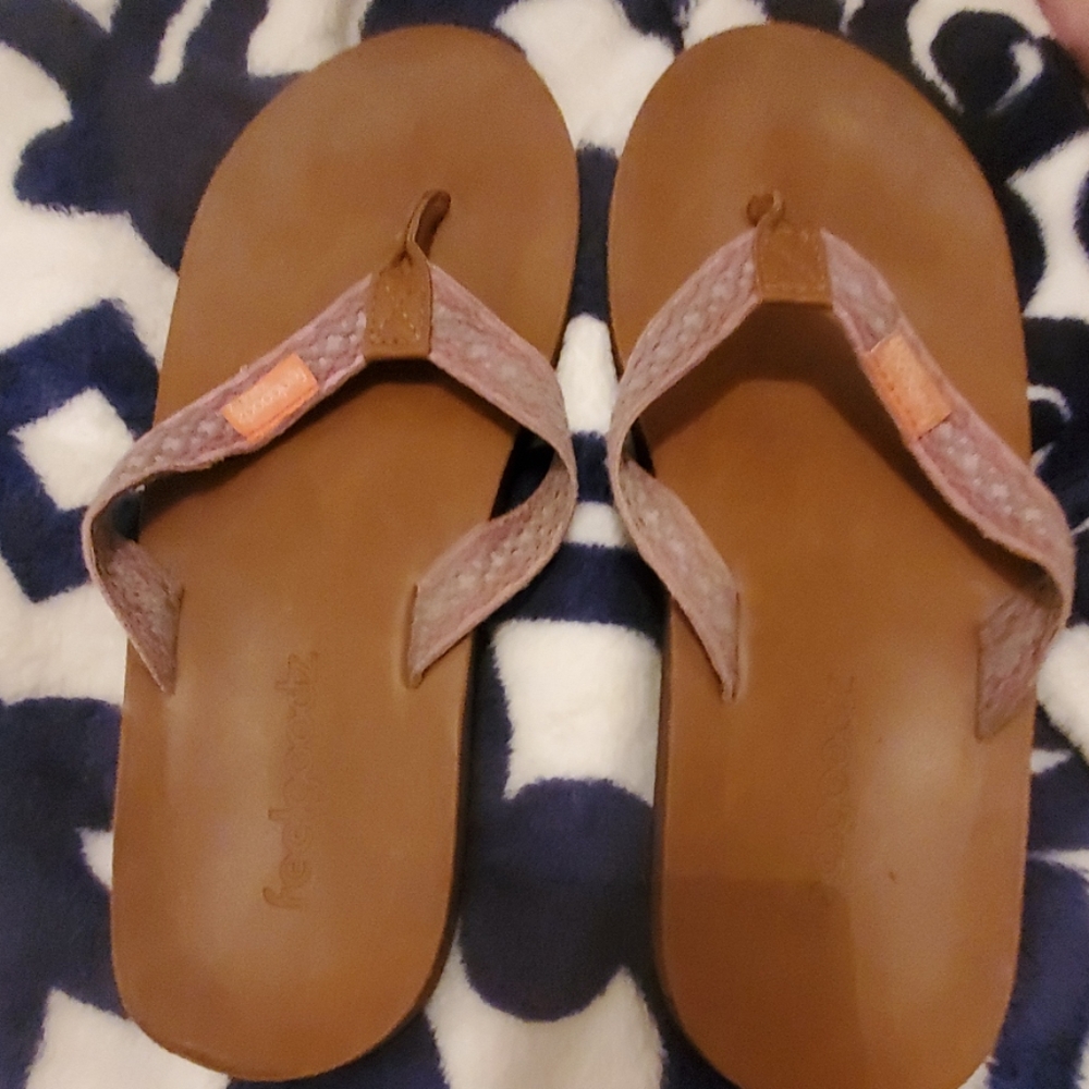 Leather and cloth flip flops